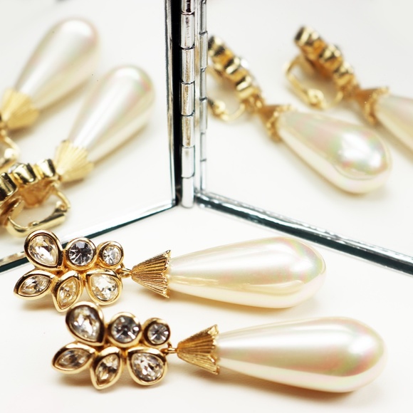 ⚜️ Vintage Christian Dior Crystal & Pearl Earrings - Picture 4 of 16